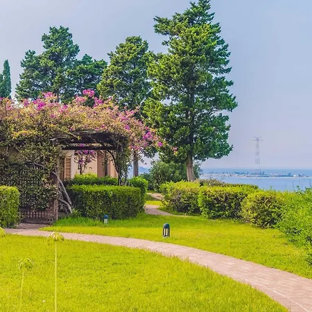 Отель Altafiumara Isole 4*